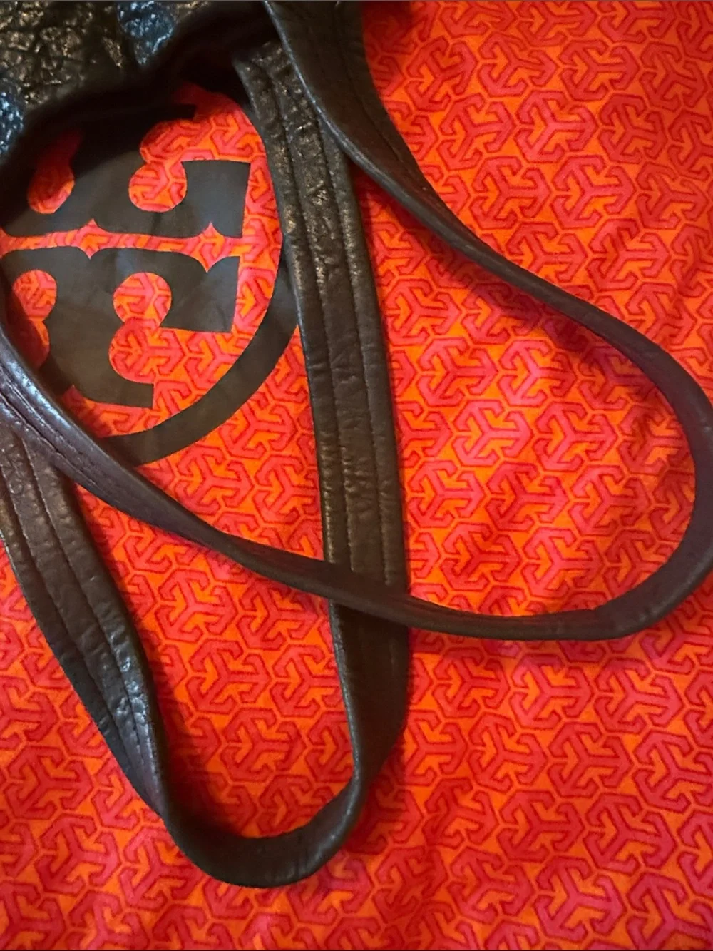 Tory Burch Black Leather Shoulder Bag with Logo Accent